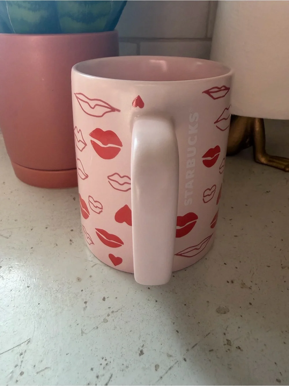 Starbucks 2020 Valentine’s Day Lips & Hearts 14 oz Pink Ceramic Mug